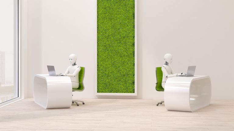 Chatbots dans un service de recouvrement de créances : Des robots répondent à des demandes de service sur un ordinateur portable.